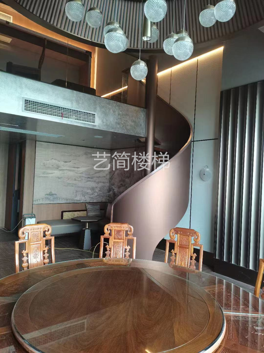 中柱旋转楼梯