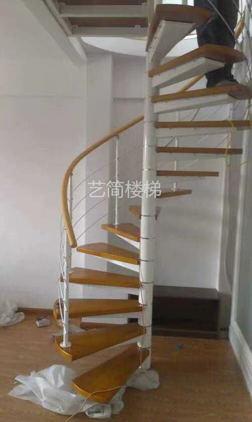 中柱旋转楼梯